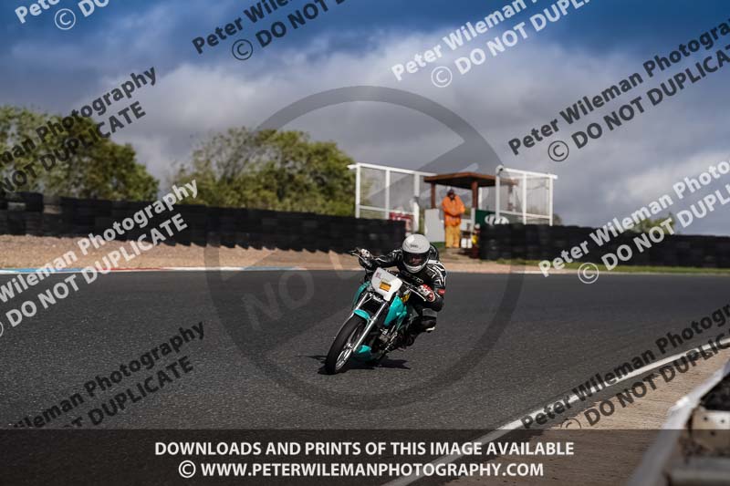 enduro digital images;event digital images;eventdigitalimages;mallory park;mallory park photographs;mallory park trackday;mallory park trackday photographs;no limits trackdays;peter wileman photography;racing digital images;trackday digital images;trackday photos
